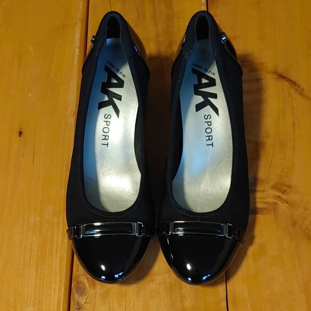New In Box Anne Klein Black Two-tone Pump With Memory Foam Size 6M